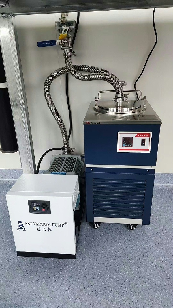 冷阱配套螺杆真空泵使用